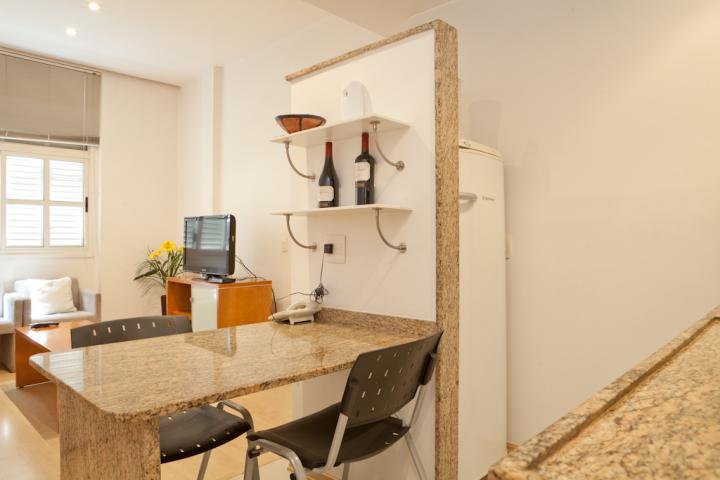 Bancada e mesa de granito / Granite counter top and table