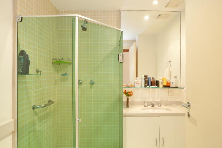 Banheiro grande e espaoso  /  Large and spacious bathroom