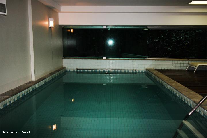 Piscina interna  /  Indoor pool