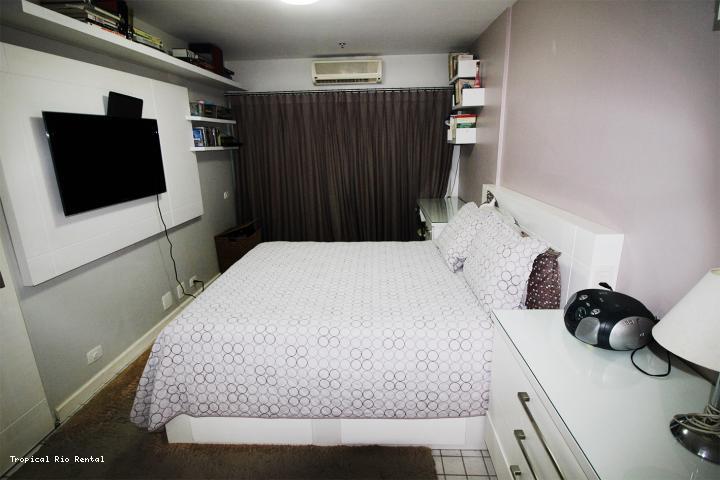 Quarto com TV e ar-condicionado / Bedroom with TV and air-conditioning
