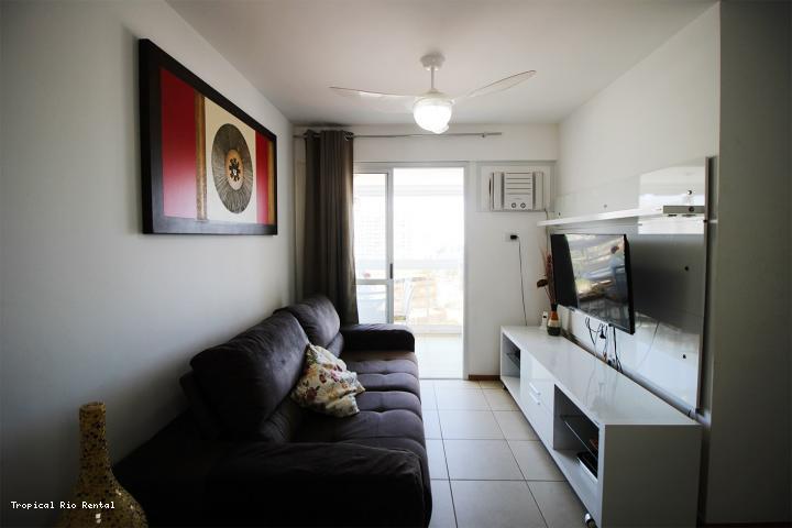 Sala aberta para varanda  /  Living room open to balcony