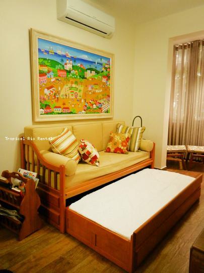 Bi-cama na sala / Sof bed with 2 single-sized mattresses