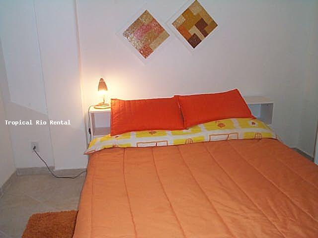 Quarto #1 com cama de casal / Bedroom #1 with queen-sized bed