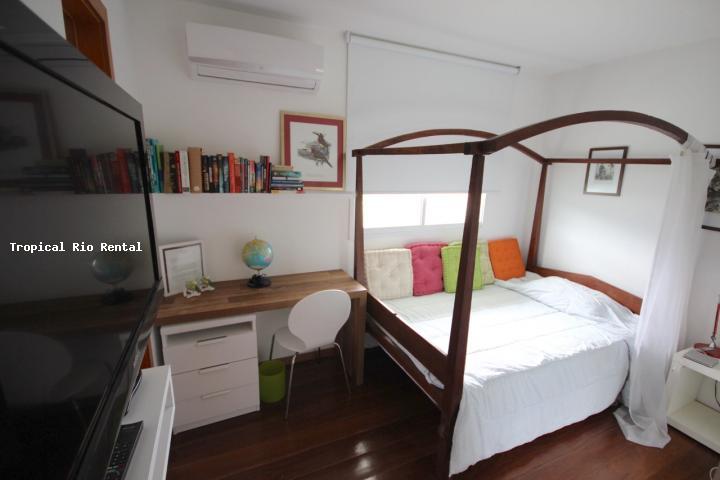 Quarto #2 com cama de casal / Room #2 with queen-sized bed