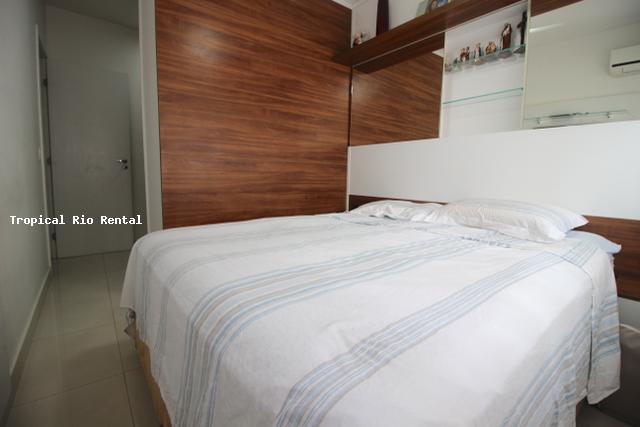 Quarto #1 com cama de casal / Bedroom #1 with queen-sized bed