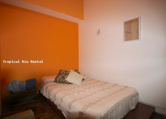 Quarto #1 com cama de casal / Bedroom #1 with queen-sized bed