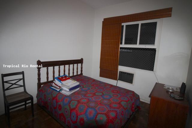 Quarto #2 com cama de casal / Room #2 with queen-sized bed