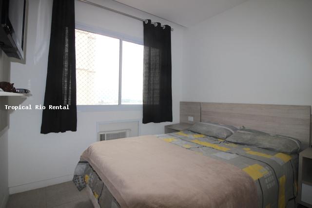 Quarto #1 com cama de casal / Bedroom #1 with queen-sized bed