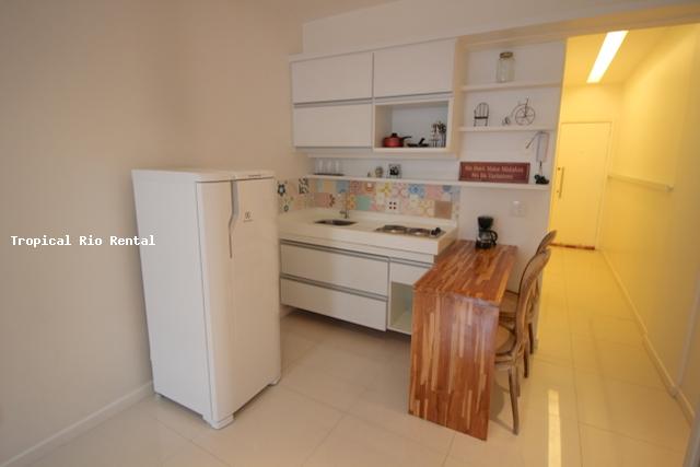 Cozinha americana completa / Small but complete and equipped kitchen