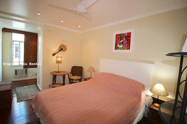 Quarto #2 com cama de casal / Room #2 with queen-sized bed