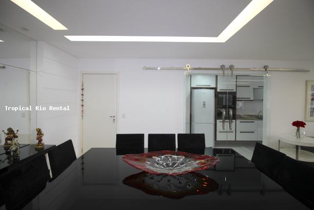 Mesa de jantar para 8 pessoas / Dining table for 8 people