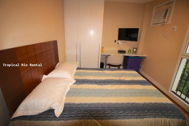 Quarto #3 com cama de casal / Bedroom #3 with queen-sized bed