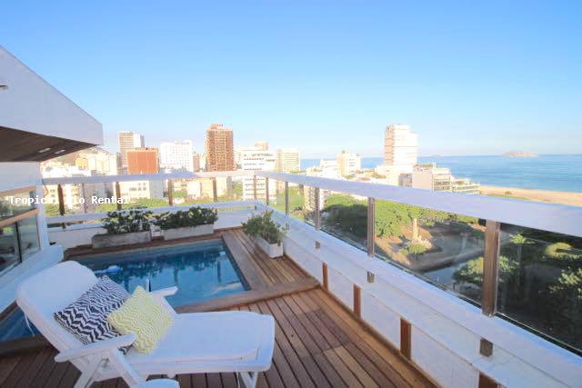 Piscina com vista para o mar  /  Pool with a view of the ocean