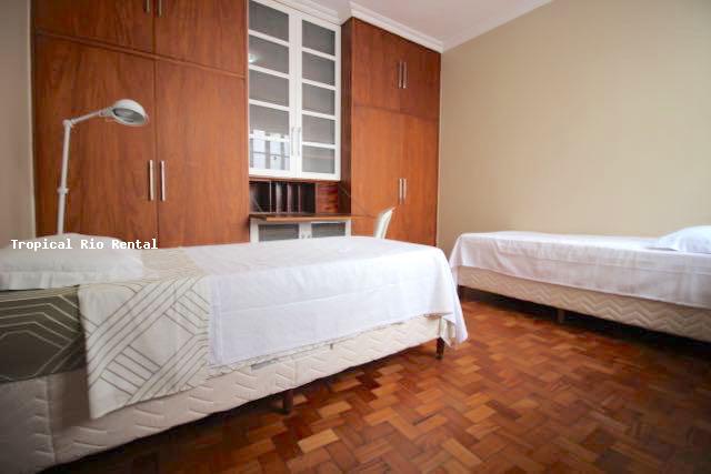 Quarto #2 com duas camas de solteiro / Room #2 with 2 single beds