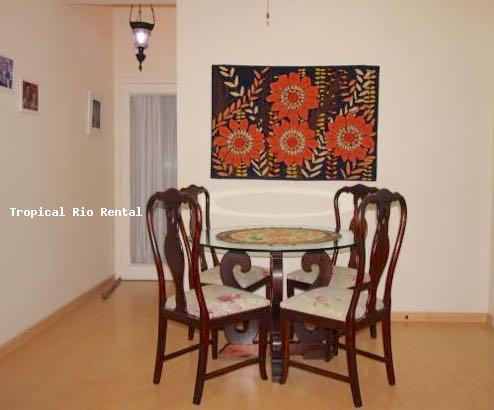 Mesa de jantar para 4 pessoas / Dining table for 4 people