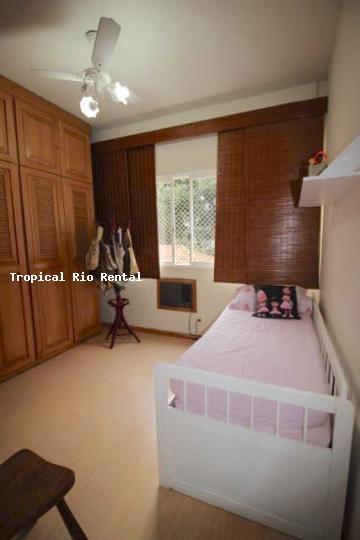 Quarto #2 com duas camas de solteiro / Room #2 with 2 single beds