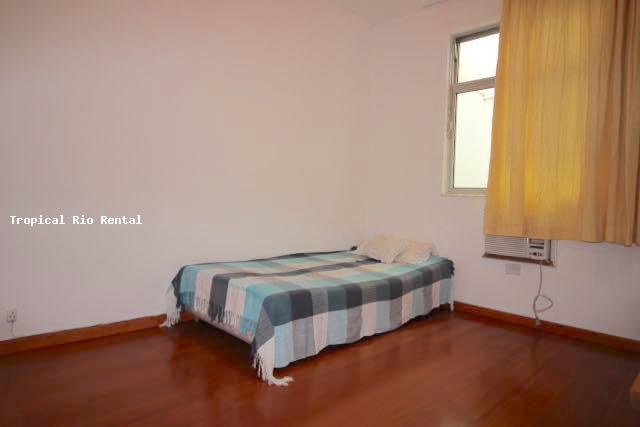 Quarto #2 com uma cama de solteiro / Bedroom #2 with single bed