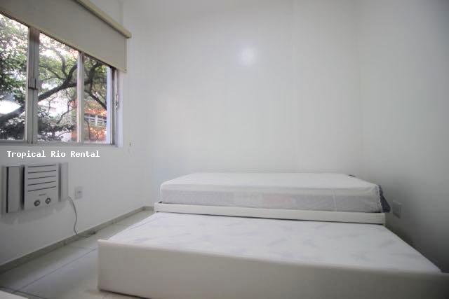 Quarto #2 com duas camas de solteiro / Room #2 with 2 single beds