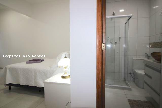 Quarto #1  uma suite / Bedroom #1 has a private bathroom