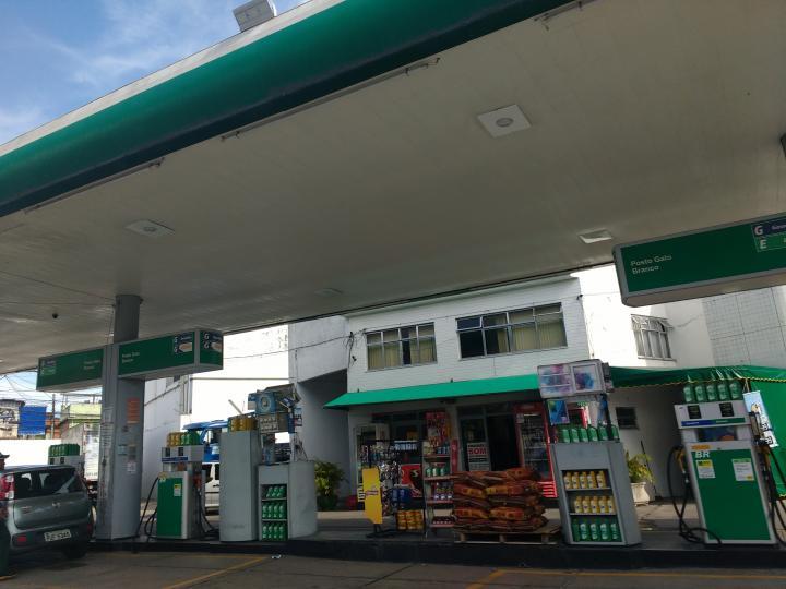 Posto de gasolina prximo