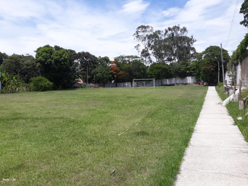 Campo de futebol e pista de caminhada