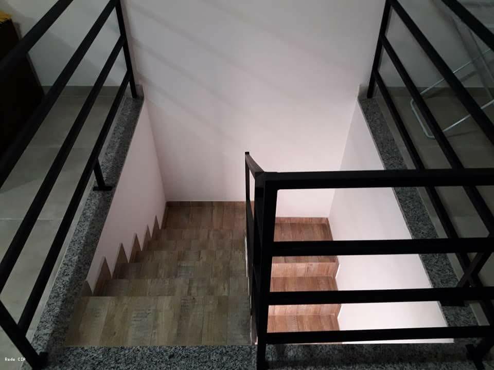 Escada acesso 2 piso