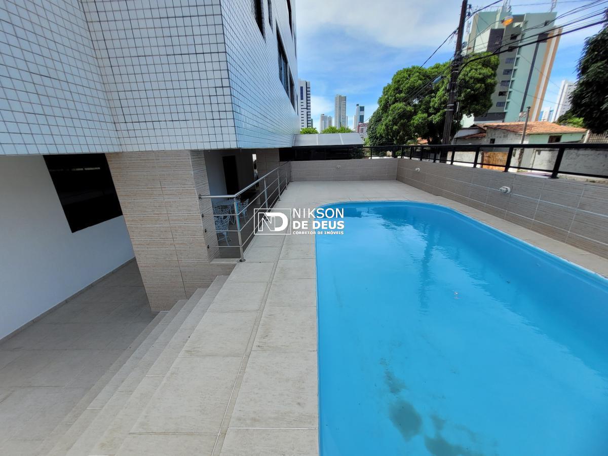 Piscina com solrio