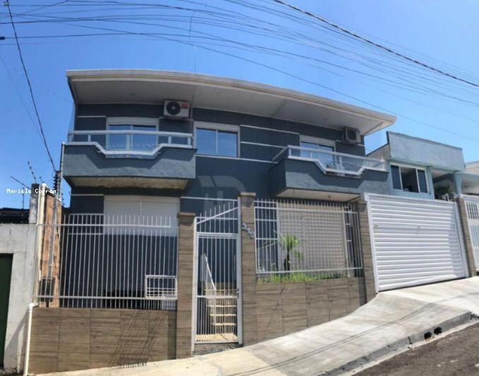 Casa para Venda - Passo Fundo / RS no bairro Santa Maria, 3 dormitórios,  sendo 1 suíte, 3 banheiros, 3 vagas de garagem, área útil 167,00 m²,  terreno 192,00 m²