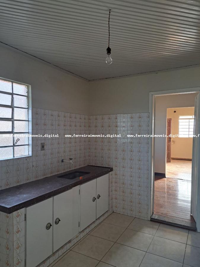 Casa para Locação, em Gália, bairro Centro, 2 dormitórios, 1 banheiro, 1 vaga