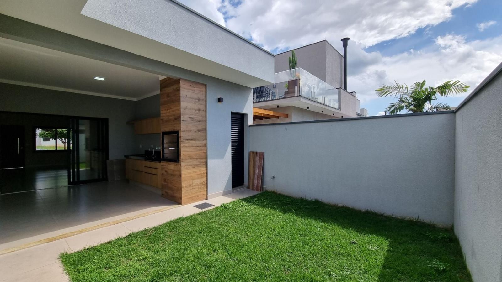 Linda Casa de 03 dormitórios à venda no Residencial Club Portinari em Paulínia