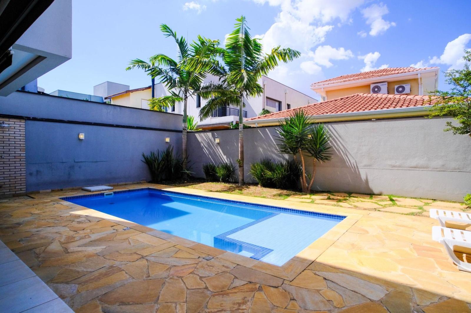 Casa com projeto arrojado e minimalista à venda no Swiss Park Arosa, Campinas, com 03 dormitórios, piscina e belíssima área gourmet