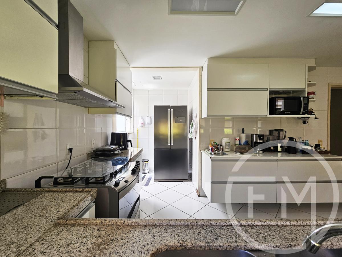 Cozinha com planejados da casa  venda no condomnio Casa Blanca no Recreio