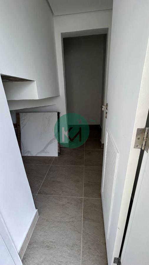 Depsito embaixo das escadas de acesso a Garagem