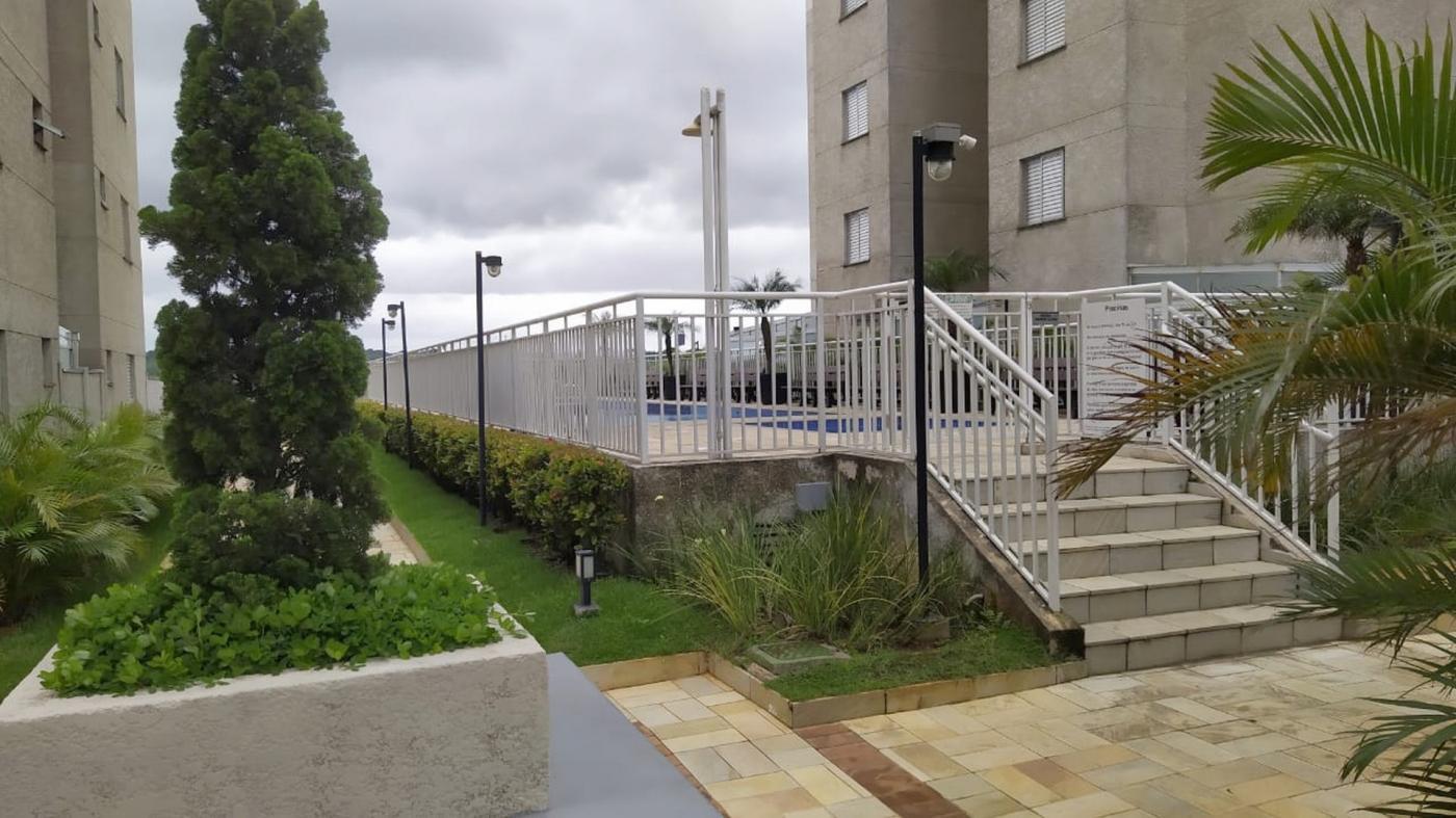 rea de piscinas (01 infantil e 01 adulto)