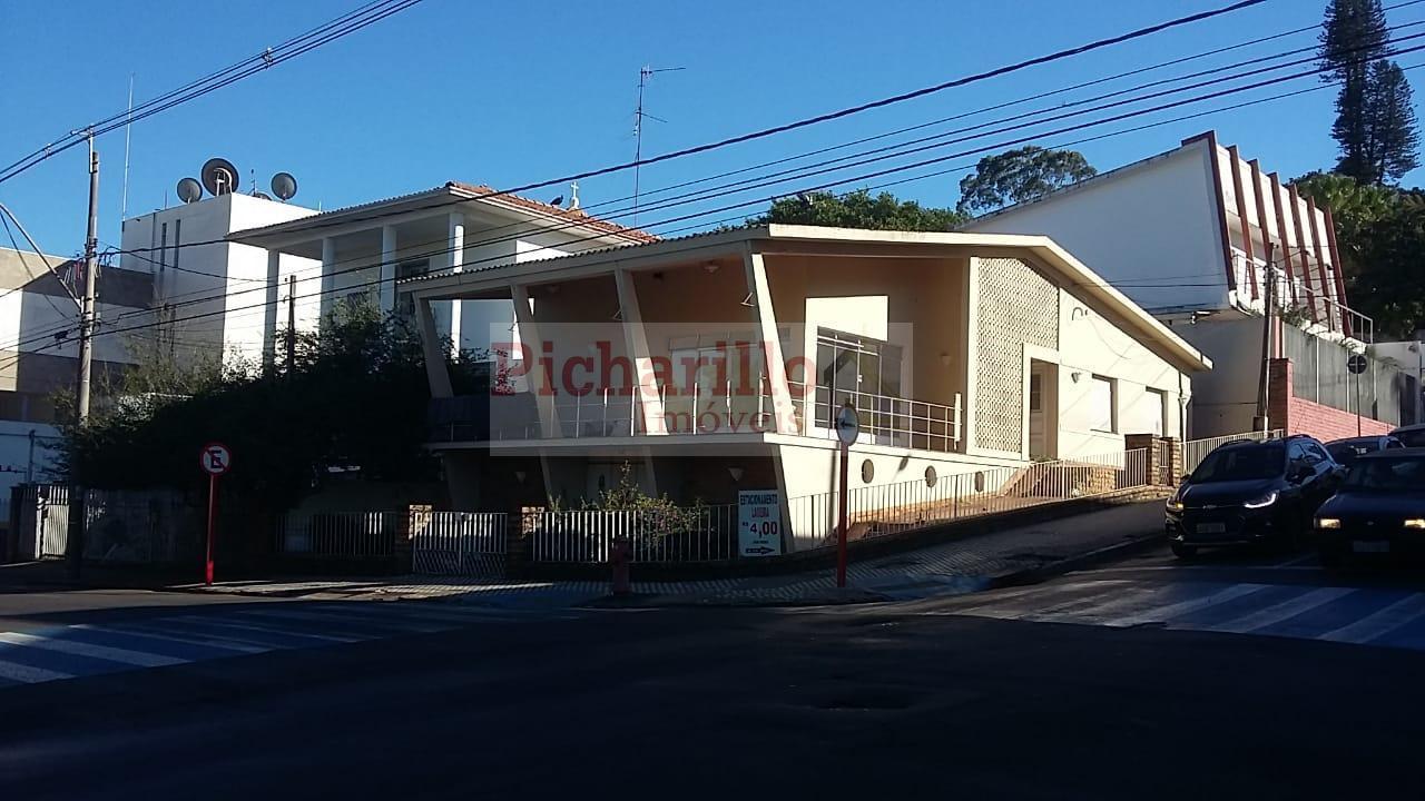 Casa de esquina próximo ao Mercado Municipal com 250 m² por R$ 890.000,00 Centro - São Carlos/SP