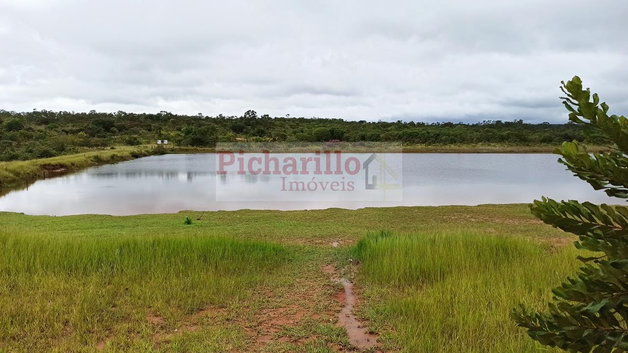 Vendo chácara  na Lagoa Dourada (Broa) com Habite-se - Tem 4 dormitórios e duas piscinas. 