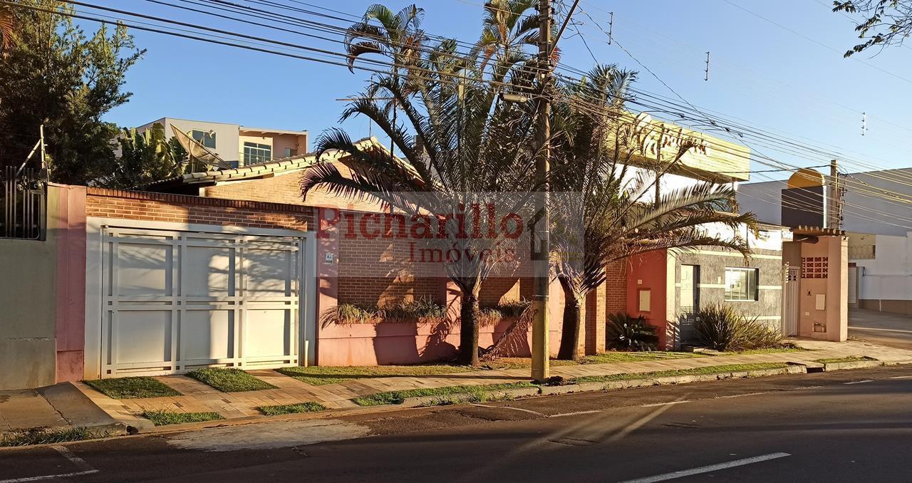 Casa com 3 dormitórios, 300 m² e grande área gourmet. Jardim São Carlos - São Carlos/SP