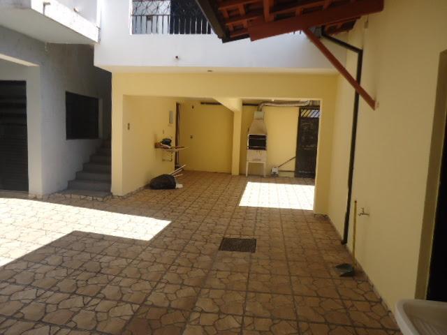 Casa com comércio de esquina na Vila Monte Carlo com 3 dormitórios com 201 m² 