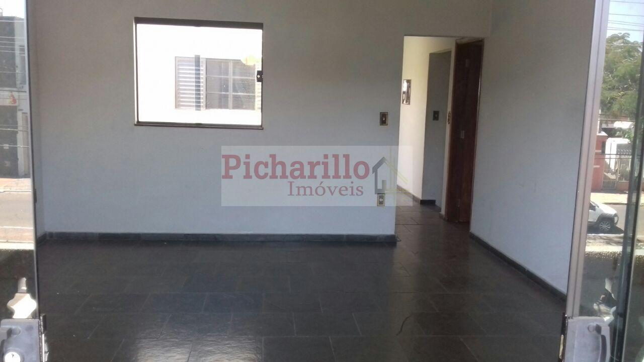 Sobrado e salão comercial na Rua Larga, com 450 m² - Vila Prado - São Carlos/SP