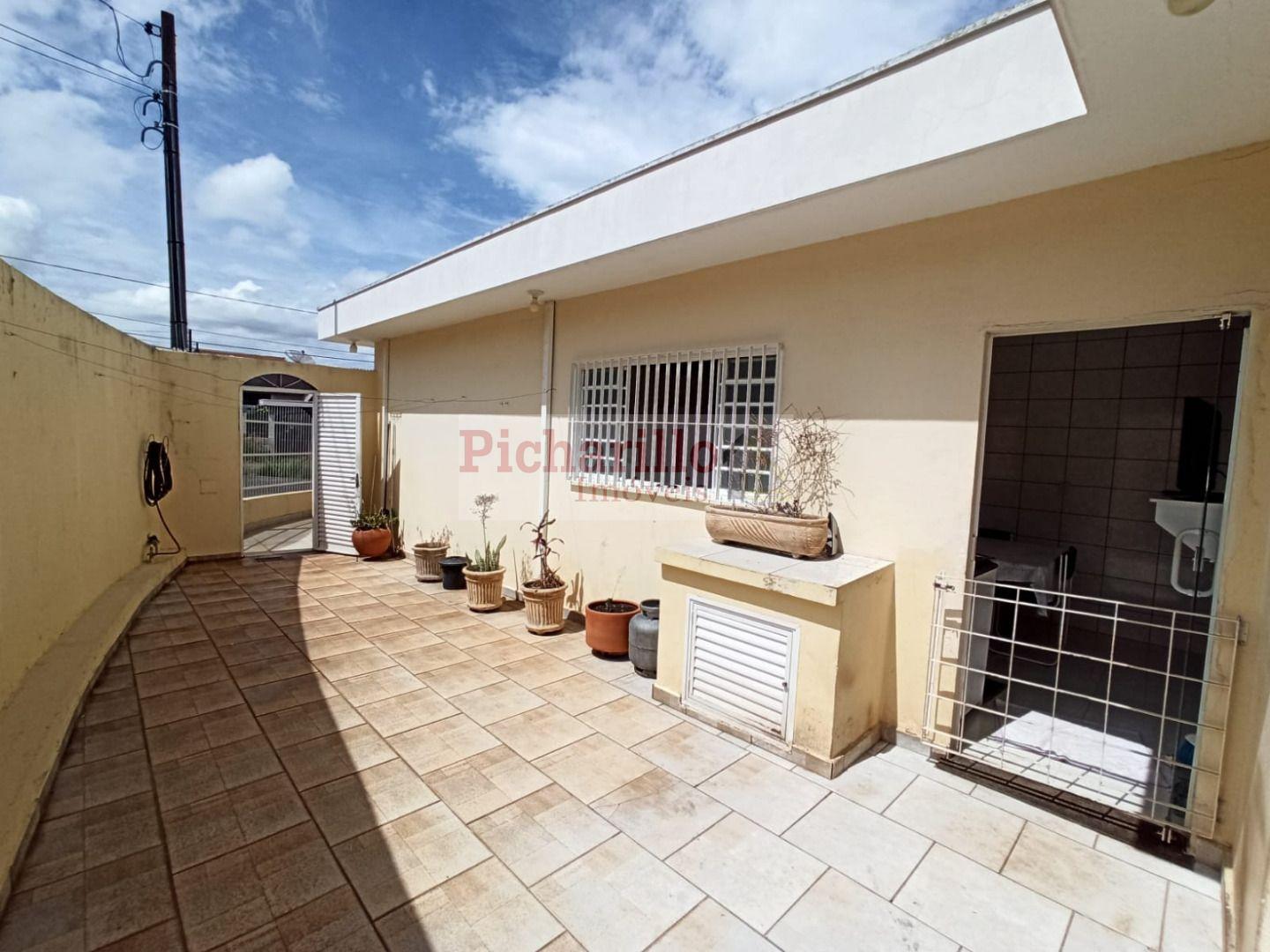 Casa com 3 dormitórios à venda, 216 m² por R$ 690.000 - Jardim Hikare - São Carlos/SP