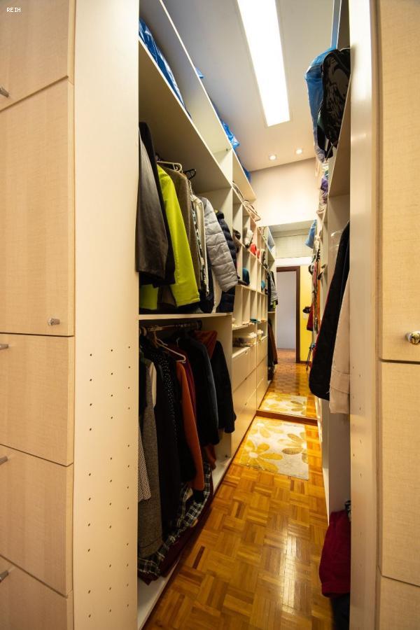 Walk in closet