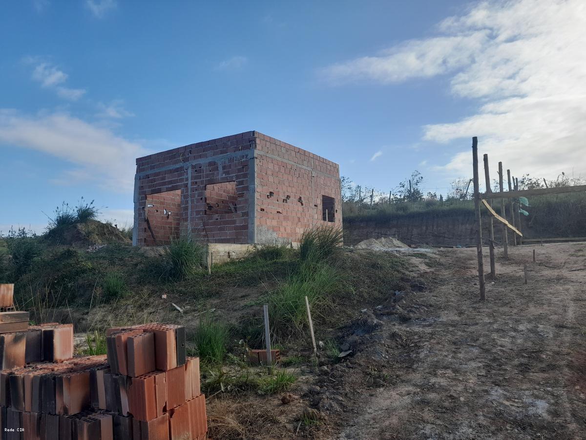 Obra em andamento ao lado