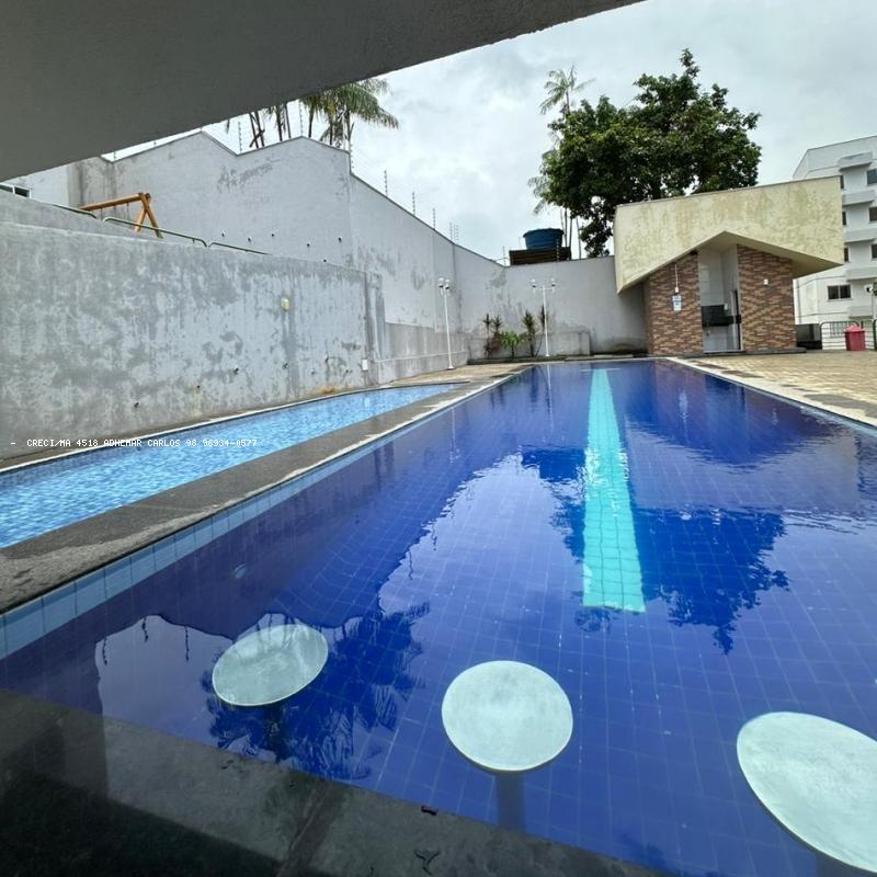 Piscina e sanitrios