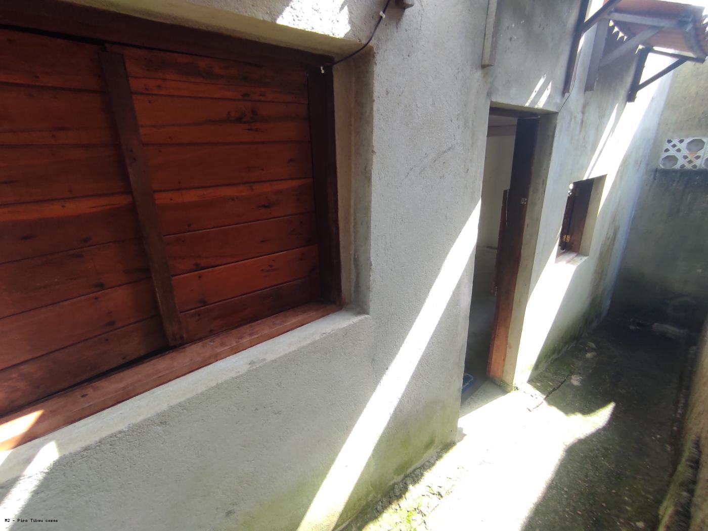 Do lado, entrada independente para 2o apartamento