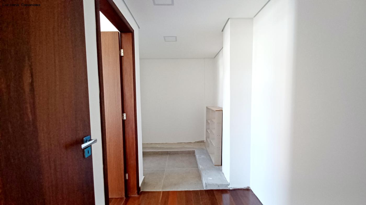 Quarto 01 - Entrada da Sute com closet