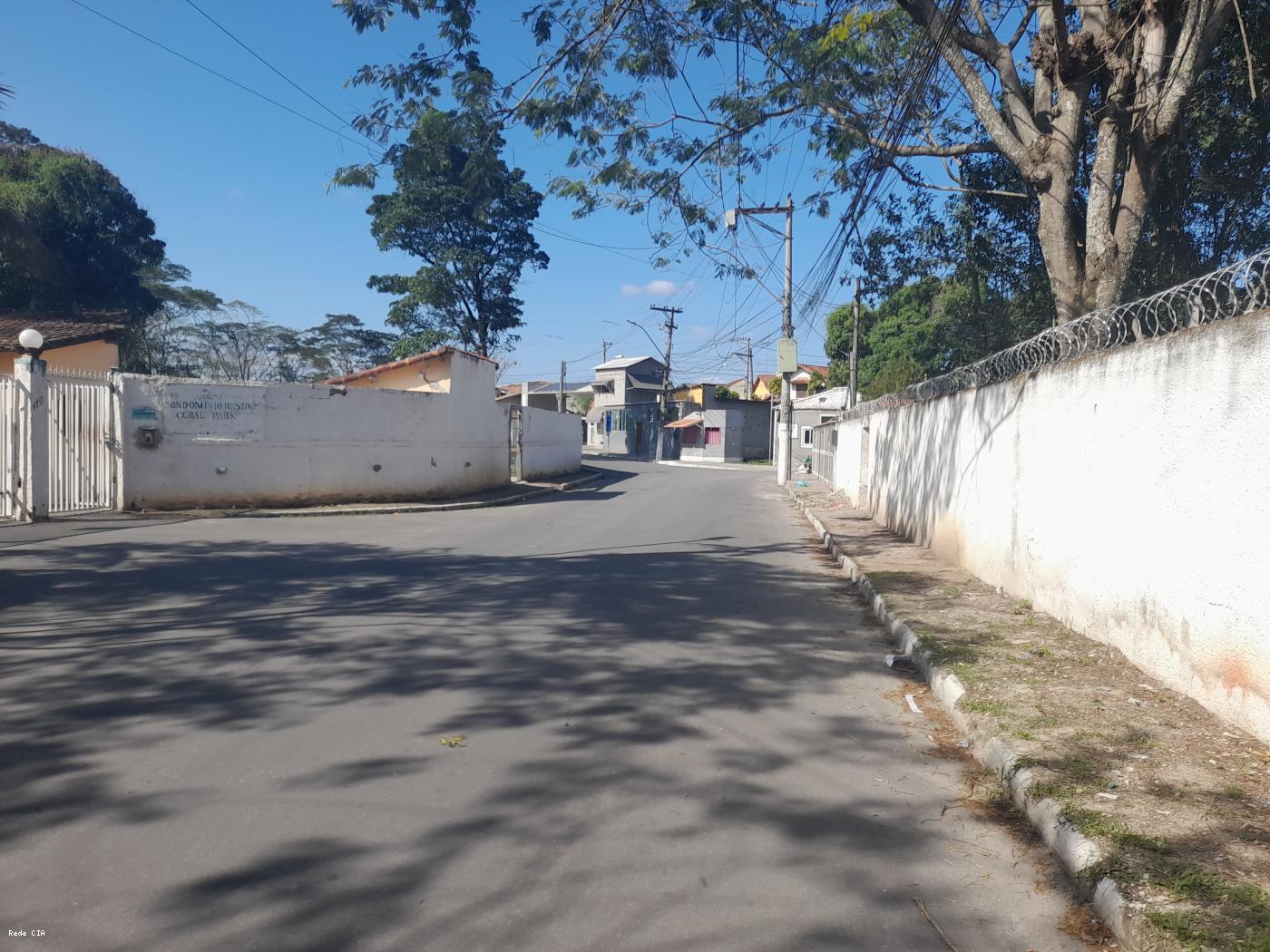 Rua de acesso ao condomnio