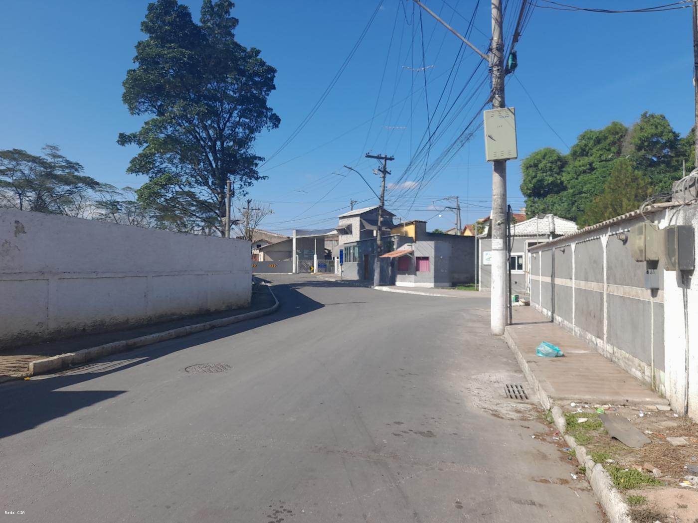 Rua de acesso ao condomnio