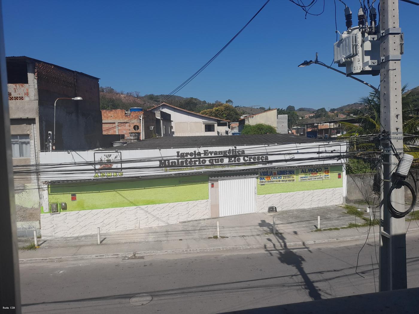 Igreja em frente ao imvel