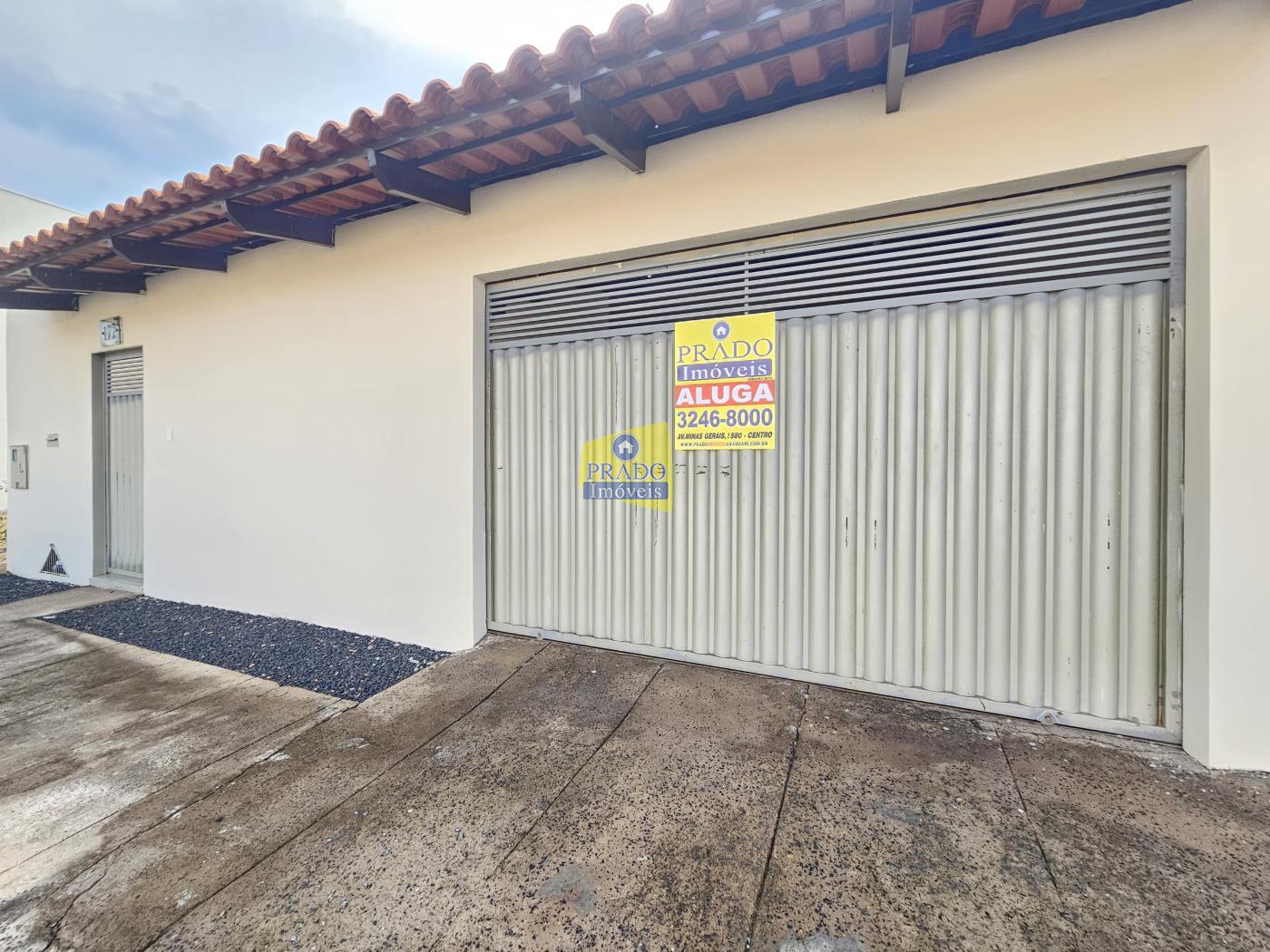 Casa para Locação, em Araguari, bairro Portal de Fátima II, 2 dormitórios, 1 banheiro, 3 vagas