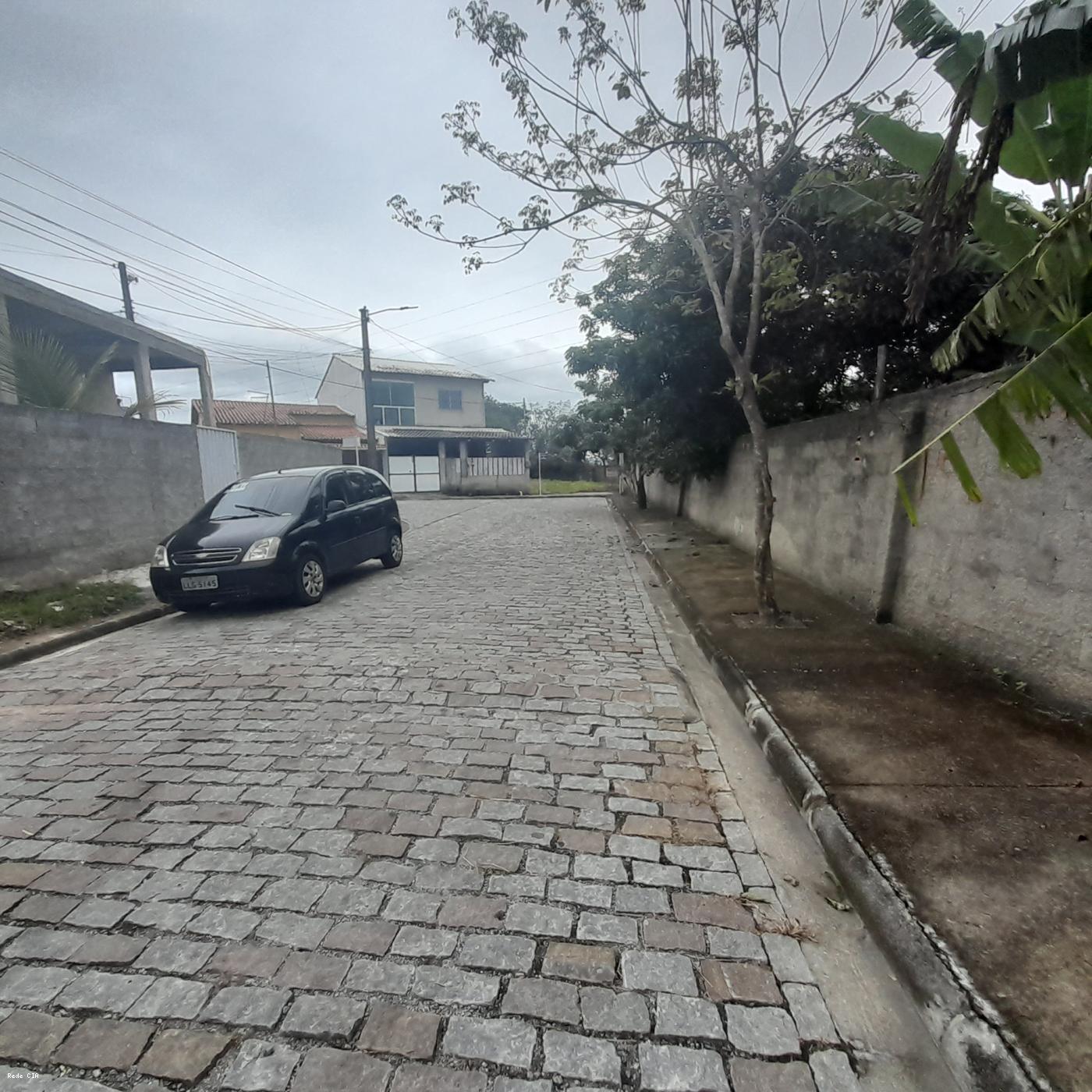 Frente lado esquerdo rua